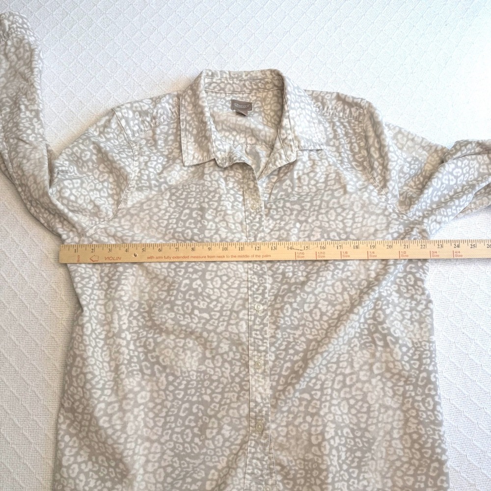 Chicos Women Grey White Leopard Animal Print Corduroy Button Down Shirt Size 3 - Picture 8 of 8